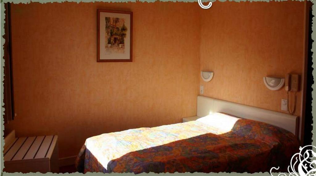 Auberge Du Relais D'Auniac Gourdon-en-quercy Rum bild